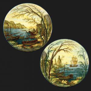 Par de grandes pratos decorativos com paisagens marinhas - Manufatura Minghetti, por volta de 1940-1950